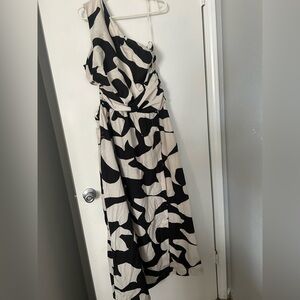 Abercrombie & Fitch One Shoulder Black and Cream Dress